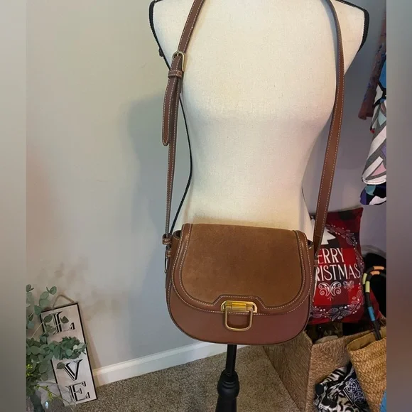MNG Leather Crossbody Bag is in nwot - Picture 5 of 6